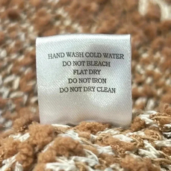 HYFVE Oversized Chunky Knit V-Neck Textured Sweater Medium - Picture 11 of 15